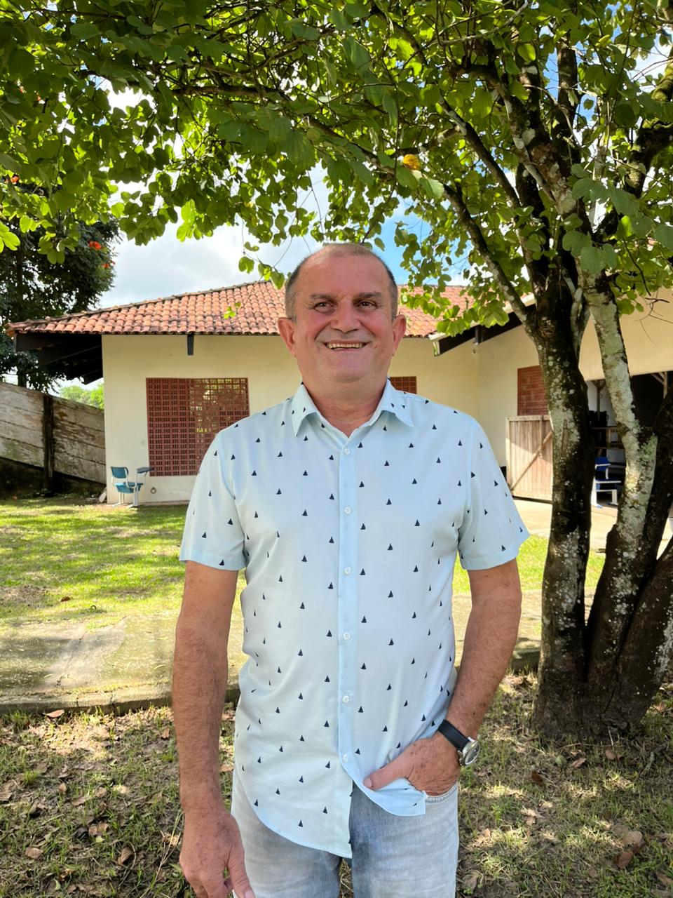 Prof. Dr. José Diomedes Barbosa Neto ao ar livre